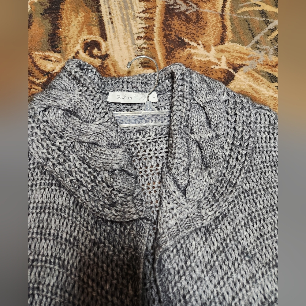 Sweater - Picture 7 of 10